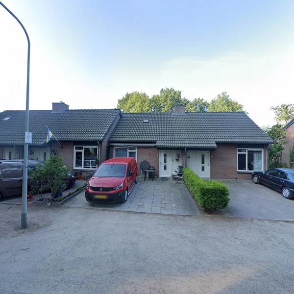 Straatbeeld van Helenaveenseweg 8, 5766PB Griendtsveen