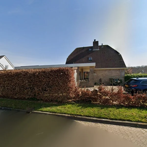 Straatbeeld van Hellingstraat 1, 8376HZ Ossenzijl