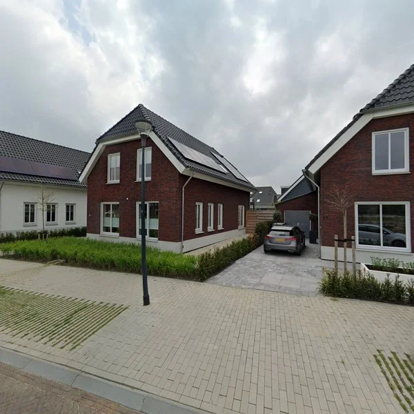 Straatbeeld van Helmbloem 15, 5172GK Kaatsheuvel