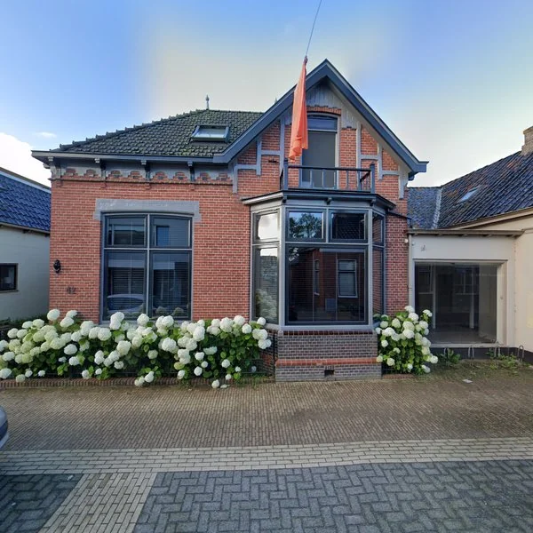Straatbeeld van Herestraat 42, 9843AL Grijpskerk
