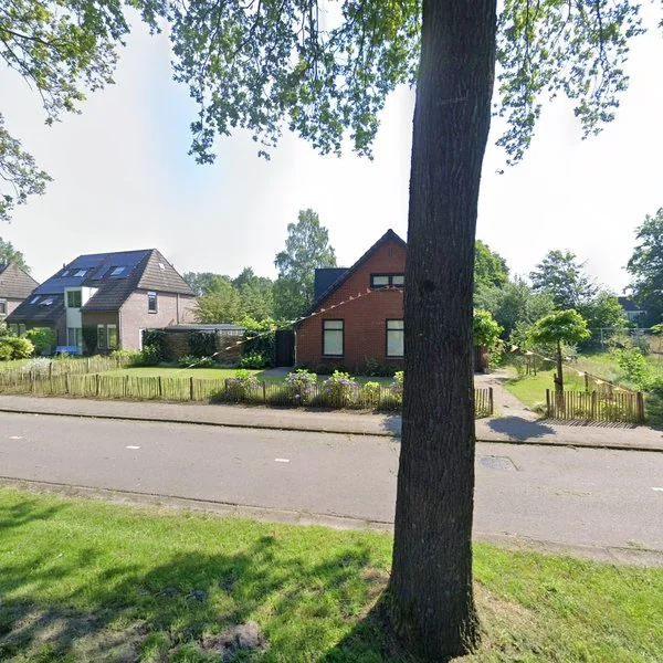 Straatbeeld van Hogeweg 12, 9472PA Zuidlaren