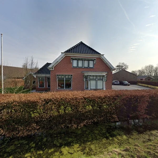 Straatbeeld van Hoofdstraat 104, 9355TB Midwolde