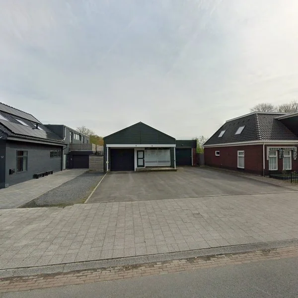Straatbeeld van Hoofdstraat 10A, 9915PD 't Zandt