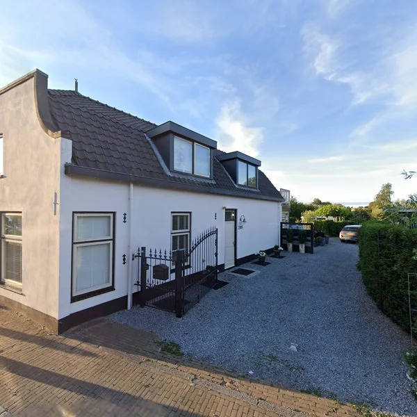 Straatbeeld van Hoofdstraat 205, 2351AH Leiderdorp