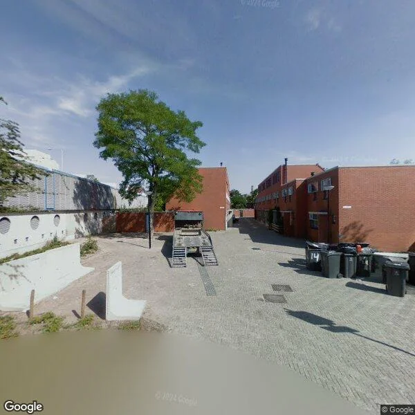 Straatbeeld van Hoptille 28, 1102PL Amsterdam