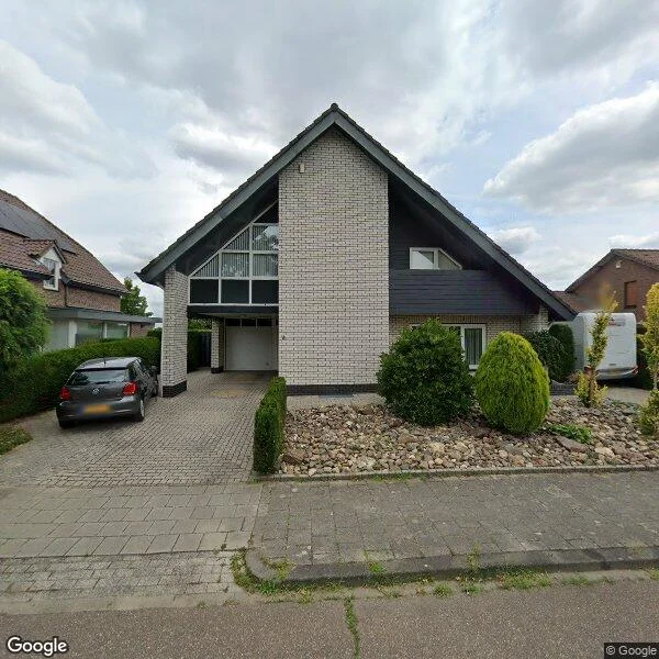 Straatbeeld van Hovenweide 8, 6166KC Geleen