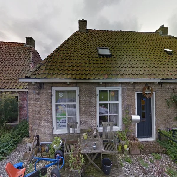 Straatbeeld van Húns 15, 8832KB Húns