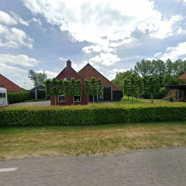 Straatbeeld van Jetze Veldstraweg 81, 8514CN Ouwster-Nijega