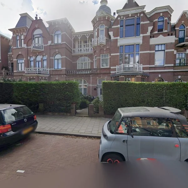 Straatbeeld van Johan van Oldenbarneveltlaan 56, 2582NV Den Haag
