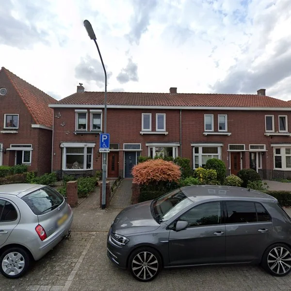 Straatbeeld van Julianalaan 28, 4905BD Oosterhout