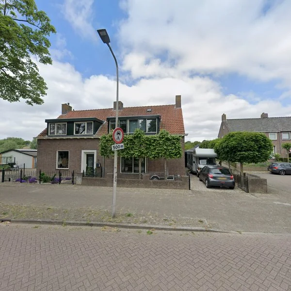 Straatbeeld van Kanaalweg Westzijde 3, 3221LK Hellevoetsluis