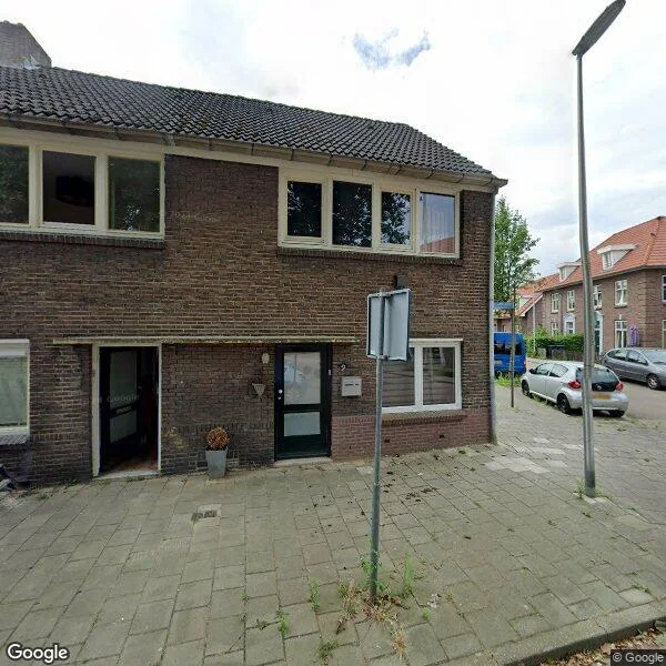 Straatbeeld van Karel van den Oeverstraat 2, 6416TE Heerlen