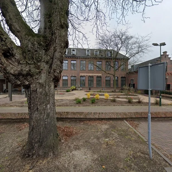 Straatbeeld van Kastanjelaan 12-13, 5268CA Helvoirt