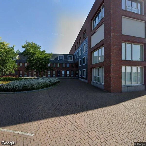 Straatbeeld van Kerkplein 10, 6051DT Maasbracht