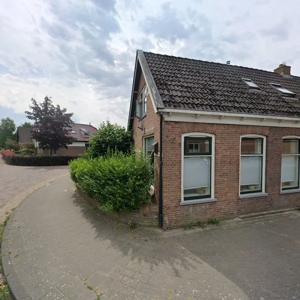 Straatbeeld van Kerkstraat 10, 8521JX Sint Nicolaasga