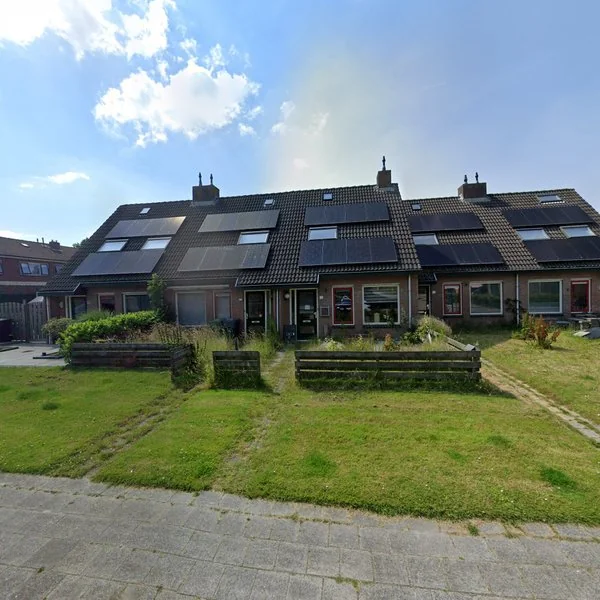 Straatbeeld van Kerkstraat 13, 8872NW Midlum