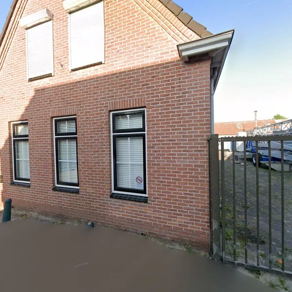 Straatbeeld van Kerkstraat 72, 3262PH Oud-Beijerland