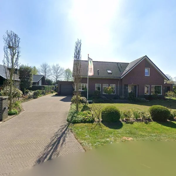 Straatbeeld van Kerkweg 11, 5384NL Heesch