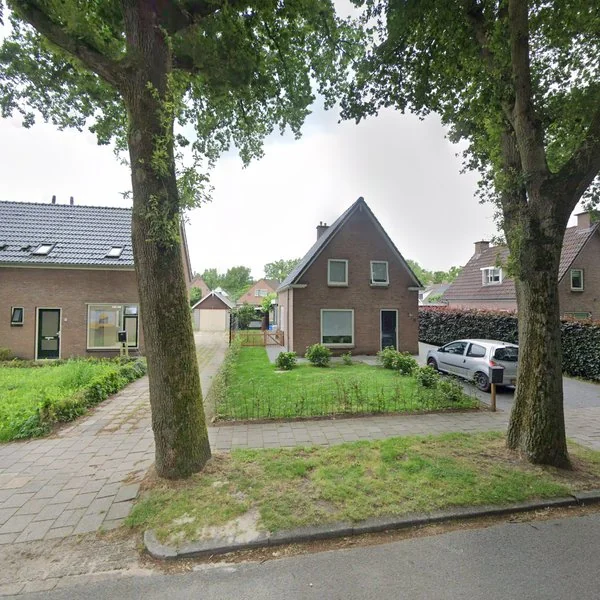 Straatbeeld van Kerkweg 35, 7936PC Tiendeveen