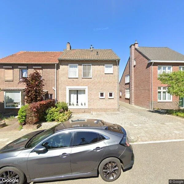 Straatbeeld van Koningin Julianastraat 35, 6241EX Bunde