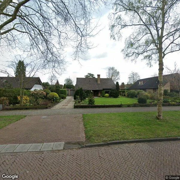 Straatbeeld van Koningin Julianaweg 6, 7433DA Schalkhaar