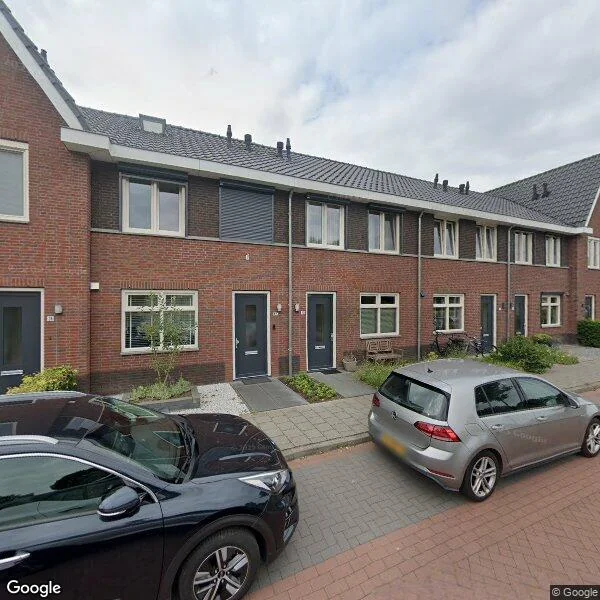 Straatbeeld van Koningin Maximahof 30, 5321TG Hedel