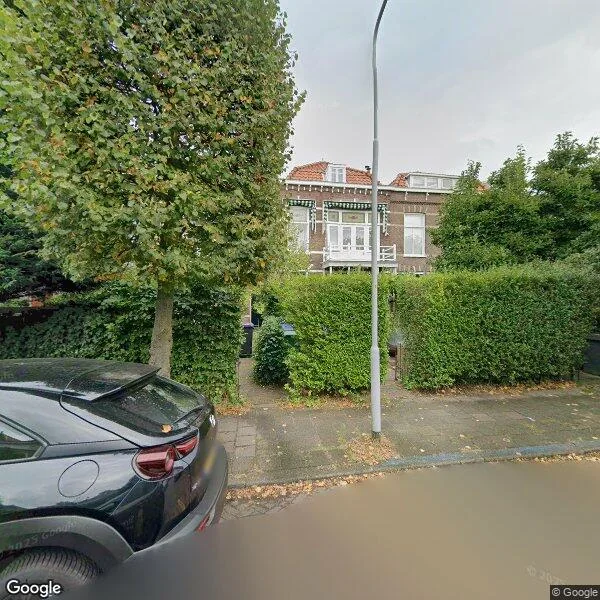 Straatbeeld van Koninginnelaan 39, 2275CK Voorburg