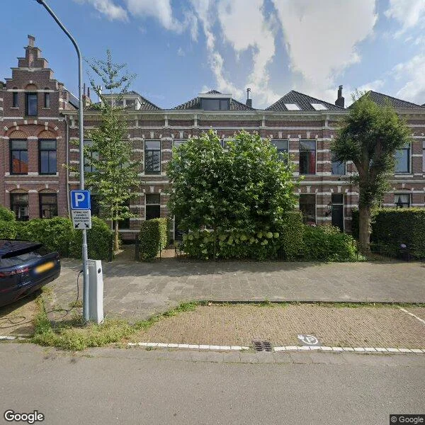 Straatbeeld van Koninginnestraat 32, 4818HC Breda