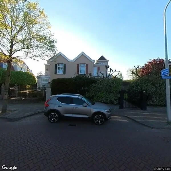 Straatbeeld van Koninginneweg 28, 2042NM Zandvoort
