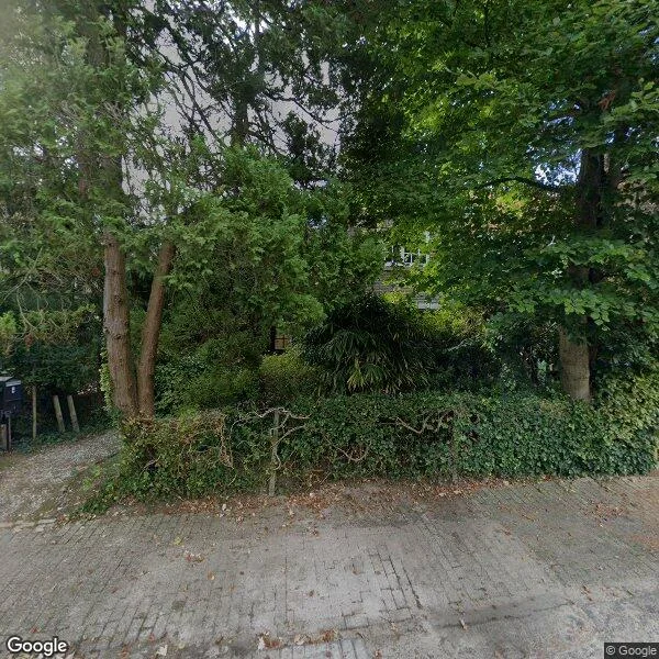 Straatbeeld van Koninginneweg 4, 1405GD Bussum