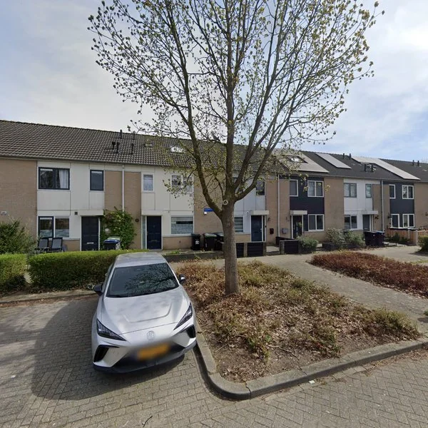 Straatbeeld van Lamastraat 12, 1338HX Almere