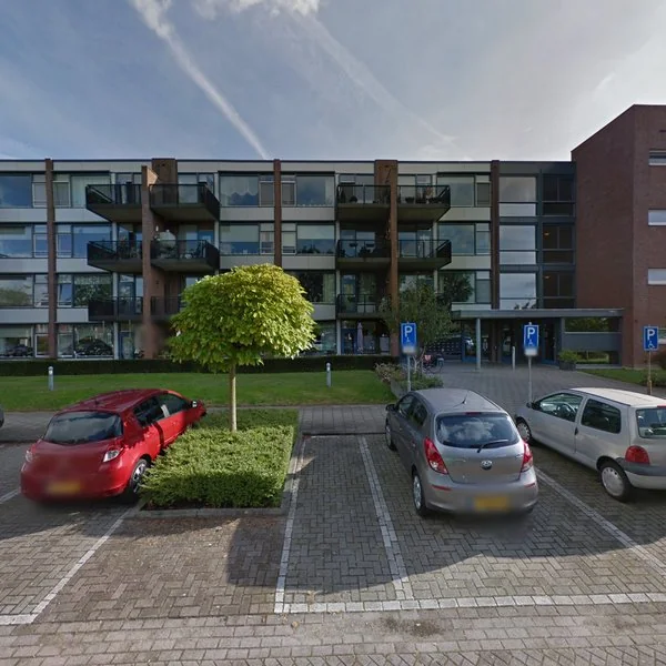 Straatbeeld van Langemeetstraat 18, 3223BL Hellevoetsluis