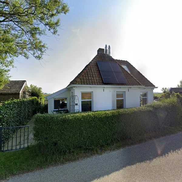 Straatbeeld van Leegsterweg 15, 9852TH Warfstermolen