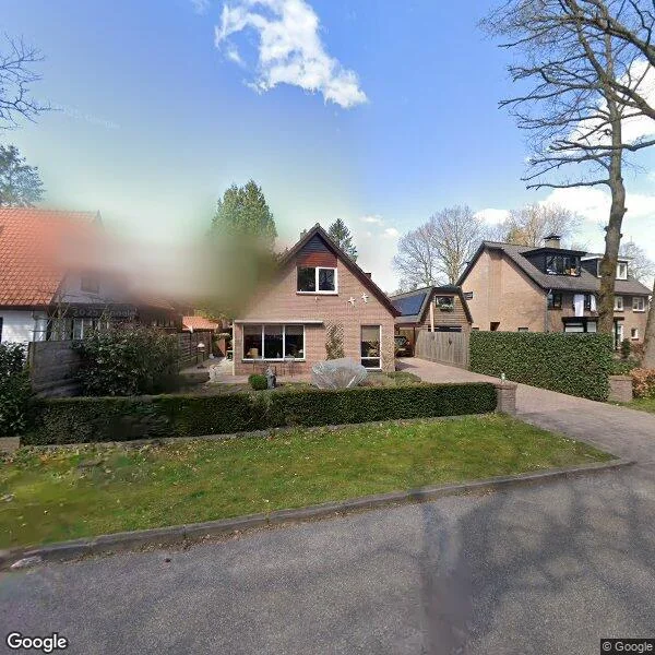 Straatbeeld van Leopoldlaan 1a, 8072CK Nunspeet
