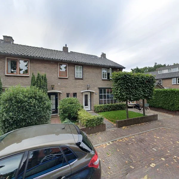 Straatbeeld van Lindenlaan 106, 1271BD Huizen