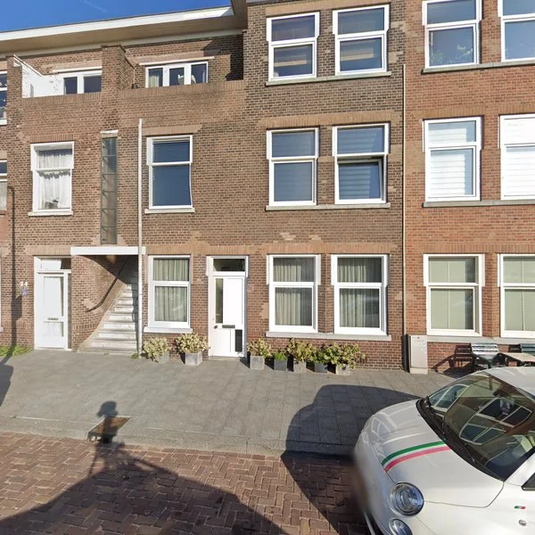 Straatbeeld van Loenenseplein 20, 2574RV Den Haag