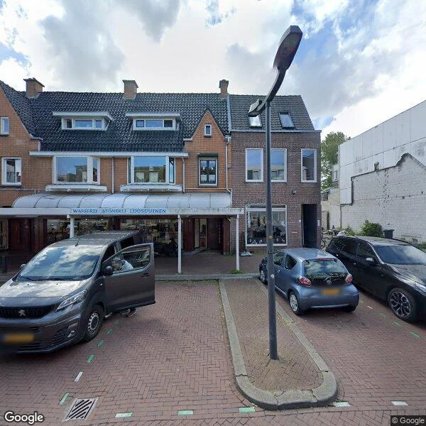 Straatbeeld van Loosduinse Hoofdstraat 176, 2552AL Den Haag