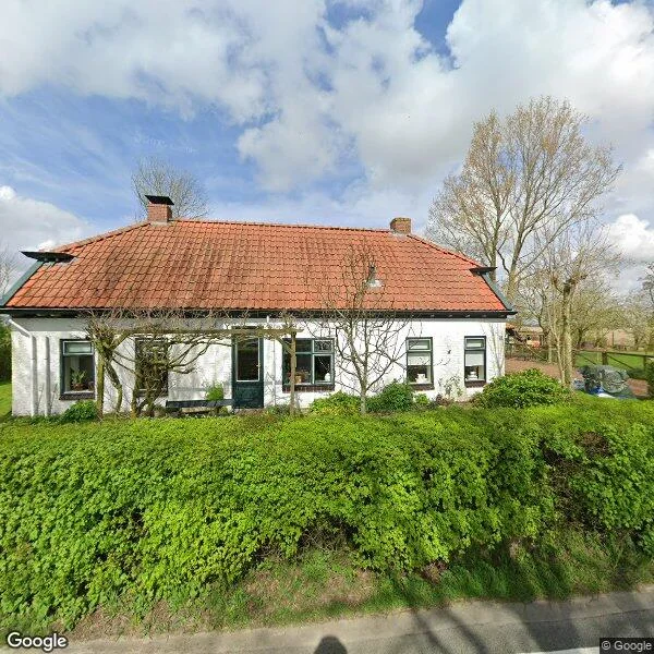 Straatbeeld van Lopsterweg 1, 9914PA Zeerijp