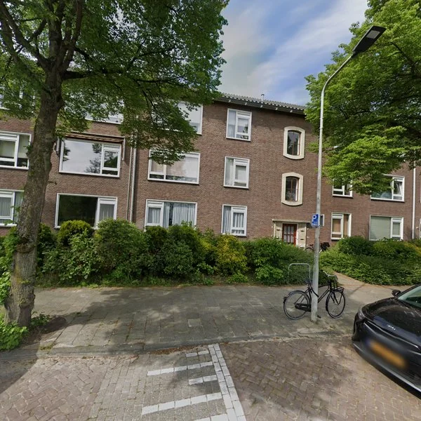 Straatbeeld van Lorentzkade 77, 2313GE Leiden
