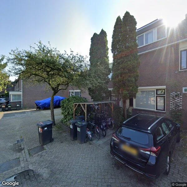 Straatbeeld van Maanzaaderf 19, 1112JL Diemen