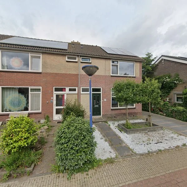 Straatbeeld van Menso Poppiusstraat 7, 8536TW Oosterzee