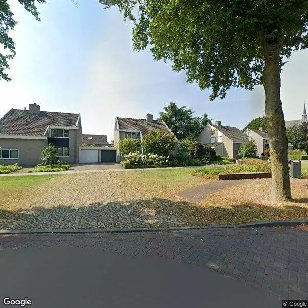Straatbeeld van Mgr. Hanssenstraat 30, 5807BD Oostrum