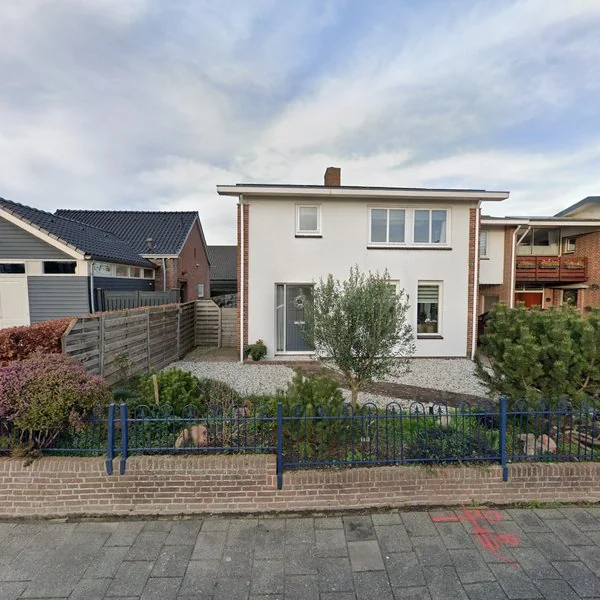 Straatbeeld van Middelweg 1, 3281KH Numansdorp