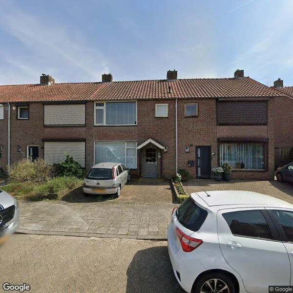 Straatbeeld van Middenweg 24, 5121LL Rijen