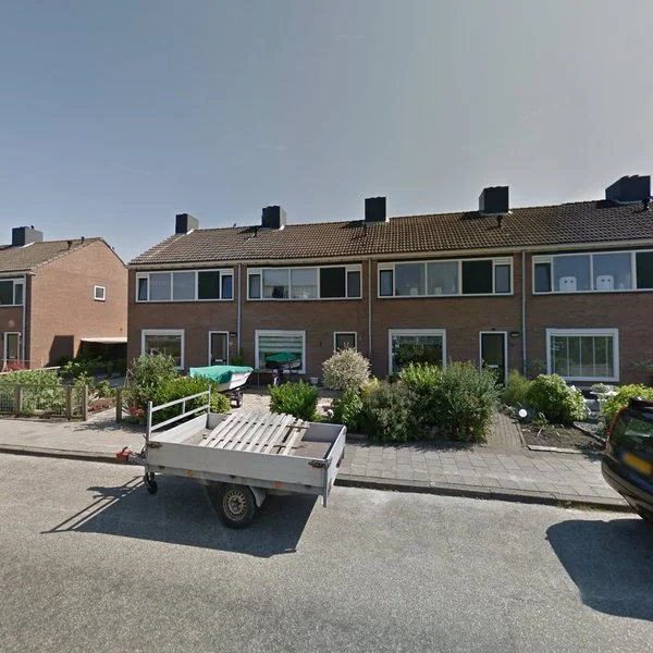 Straatbeeld van Middenweg 32, 2371GR Roelofarendsveen