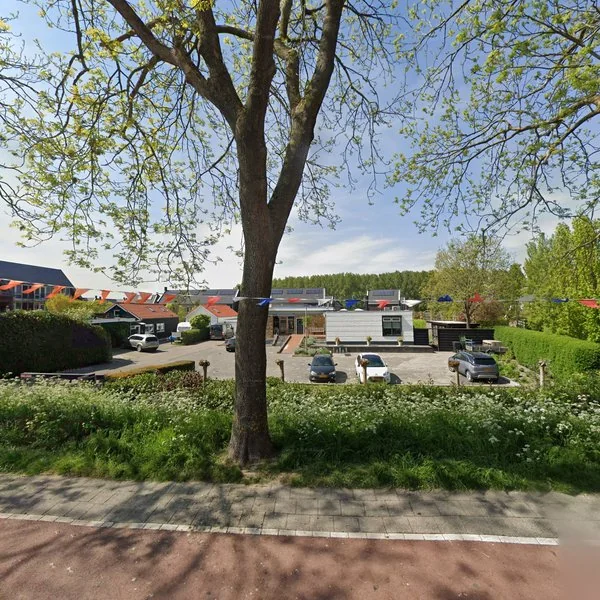 Straatbeeld van Molendijk 30a, 3243AM Stad aan 't Haringvliet