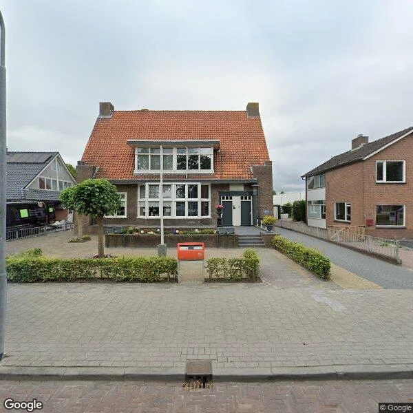 Straatbeeld van Mr. Ovingstraat 2C, 7891BR Klazienaveen