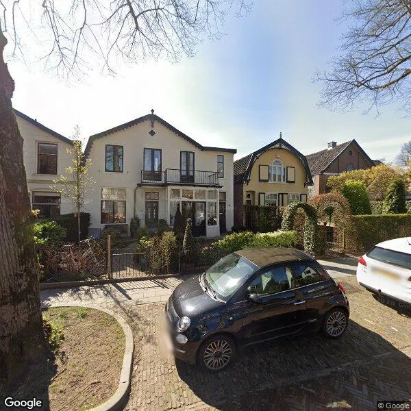 Straatbeeld van Nassaulaan 13A, 3743CA Baarn