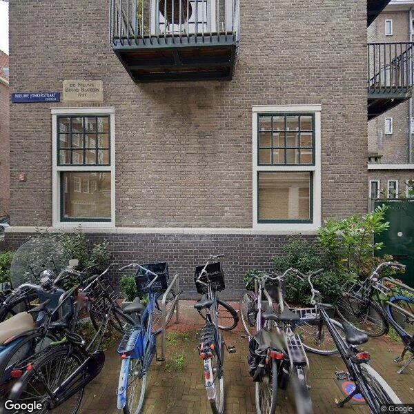 Straatbeeld van Nieuwe Jonkerstraat 64, 1011CM Amsterdam