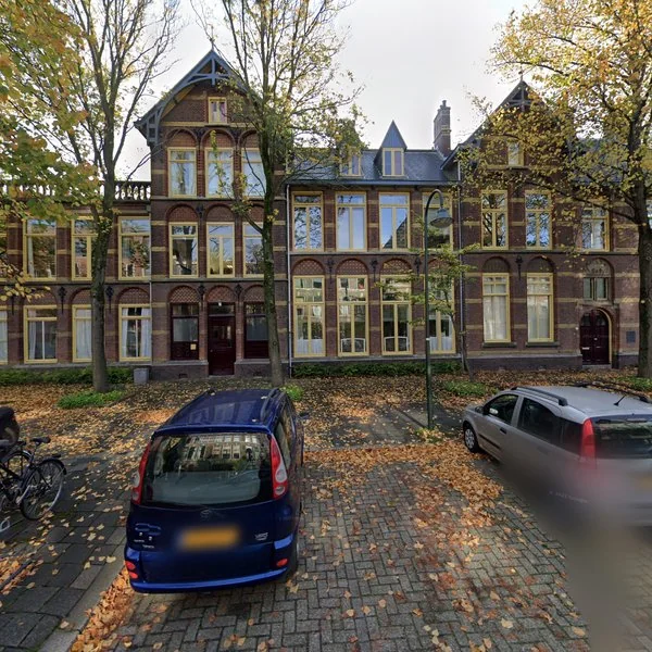 Straatbeeld van Nieuwelaan 13, 2611RR Delft